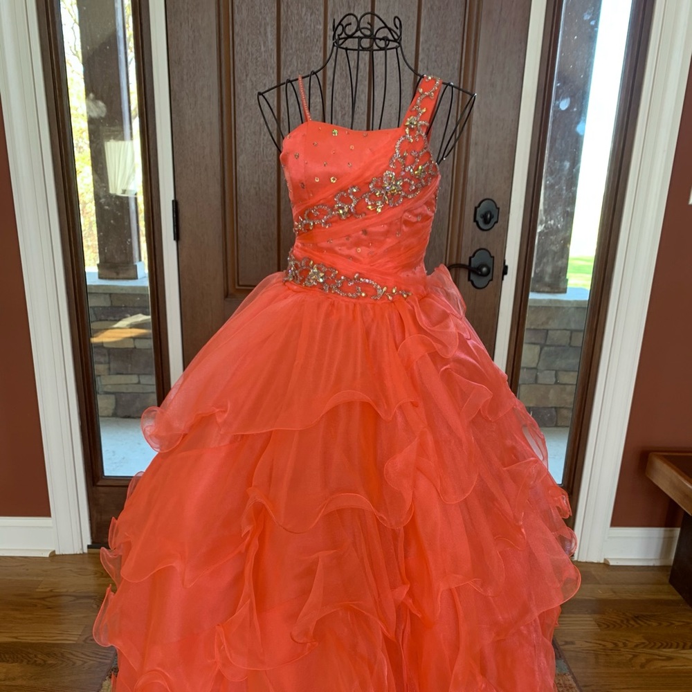 Ritzee child pageant dress.  Size 6.